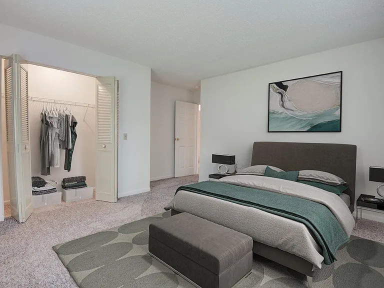 Knollwood Manor Apartment Homes — Photo 9
