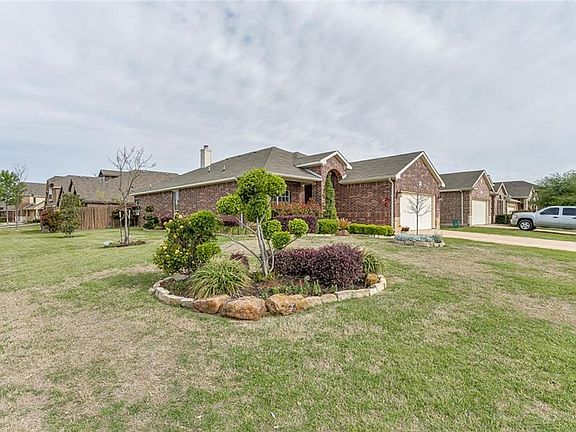 2nd image of 840 Misty Oak Trl
