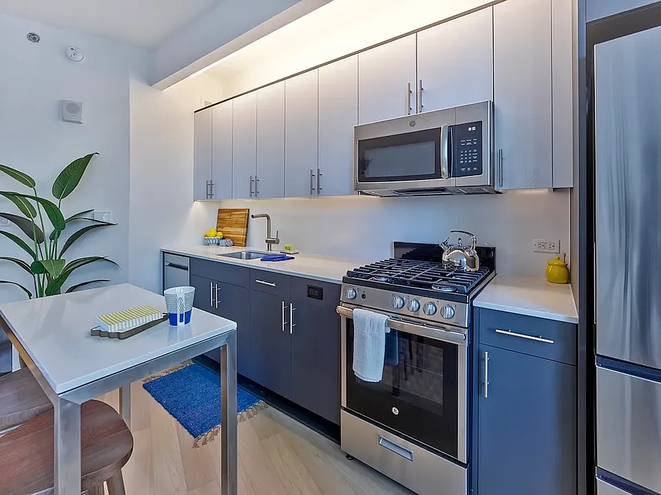 43-12 Hunter St #905