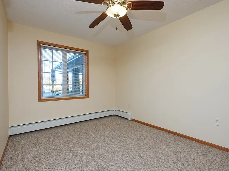 Fargo, ND Crossroads Apartments | Bedroom