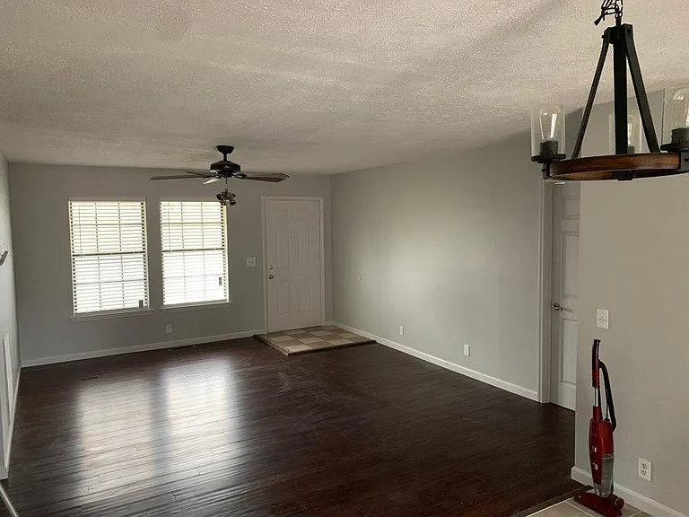 309 Cedarview Dr — Photo 7