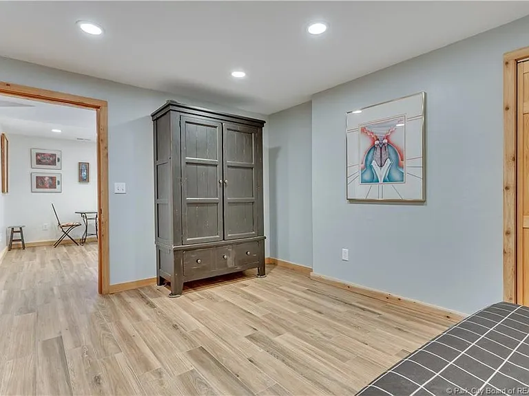 430 Parkview Dr — Photo 17