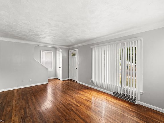 4th image of 13400 Thraves Ave