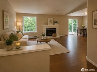 10605 SE 261st Pl APT D302, Kent, WA 98030