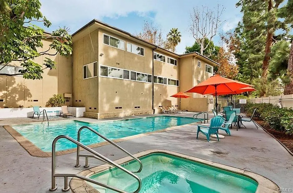 11138 Aqua Vista St — Photo 1