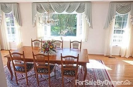 Dining Room (23 x 13)