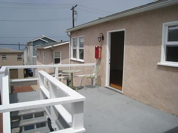 4th image of 923 Monterey Blvd