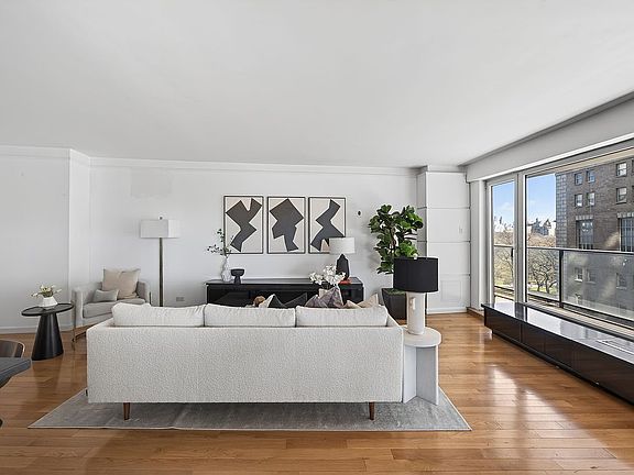 4th image of 200 Central Park S APT 9H