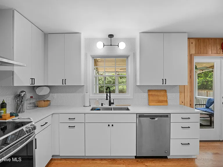 202 Windemere Rd — Photo 40