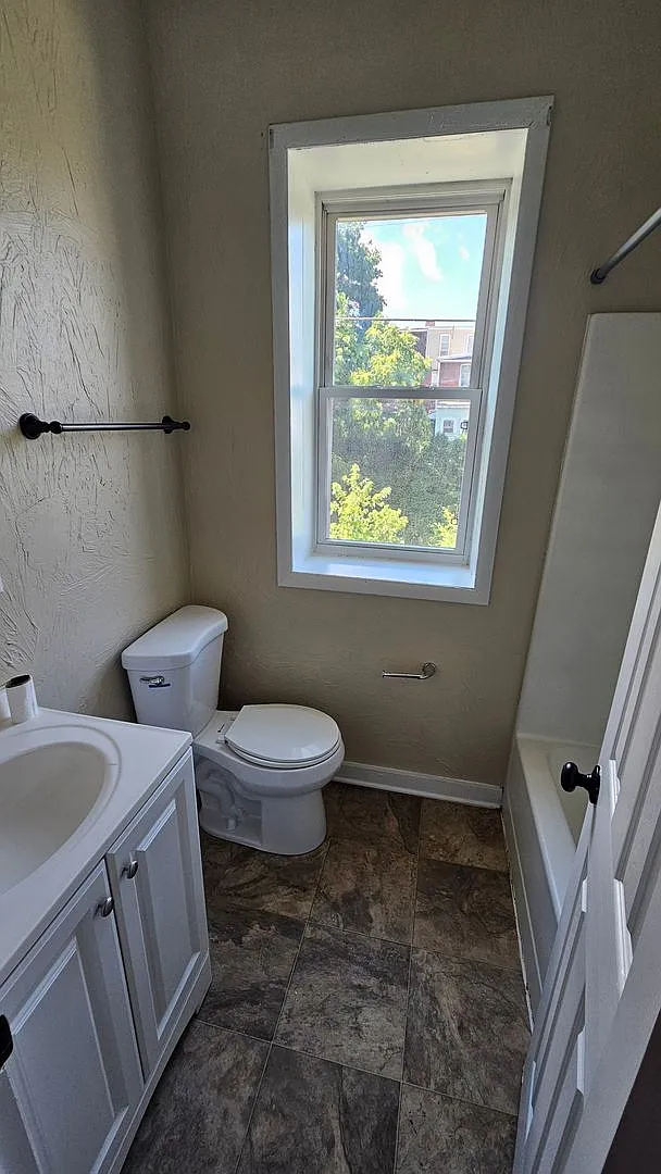 3 Bedroom Home with Fenced Yard & Central Air — Photo 4