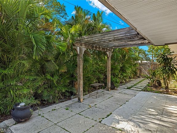 5th image of 2705 SE 18th Pl