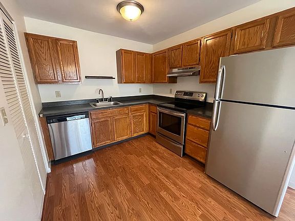 2nd image of 40 Old Boorne Dr APT G4