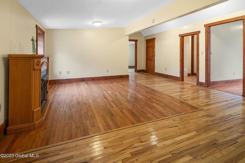 4th image of 386 W Maple Street