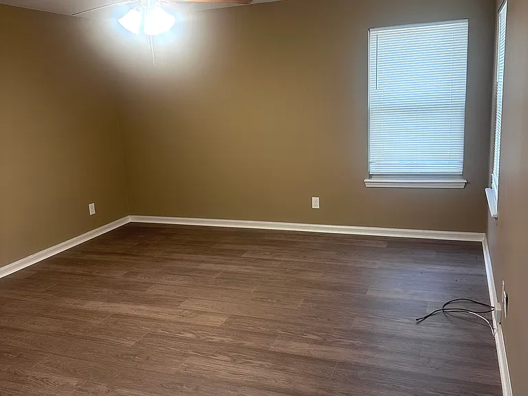 4936 Longview Dr — Photo 4