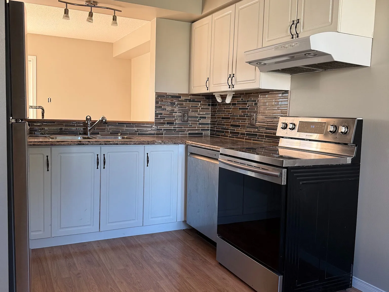 3 bed, $2,900 — Photo 2