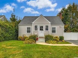 8 Chester St, East Northport, NY
