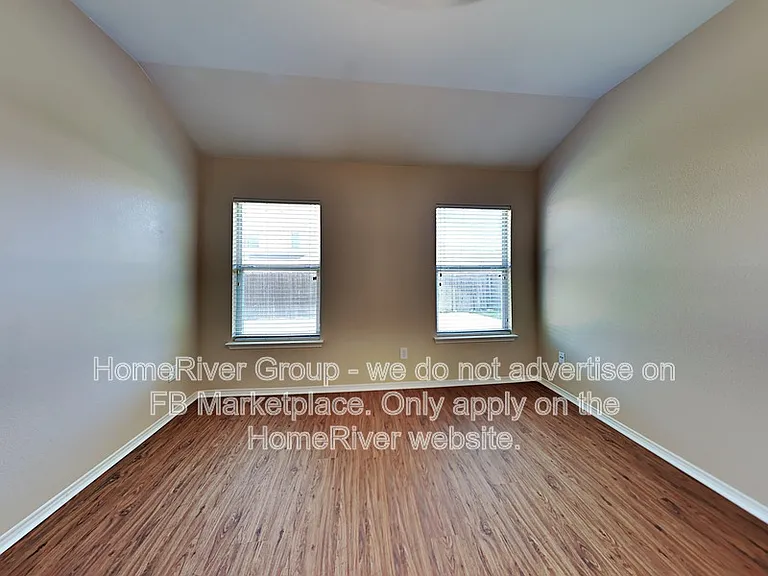 1046 Warbler — Photo 9