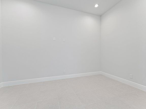 4th image of 12550 Nautilus Cir