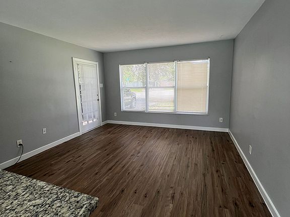 5th image of 1221 Cypress Ln