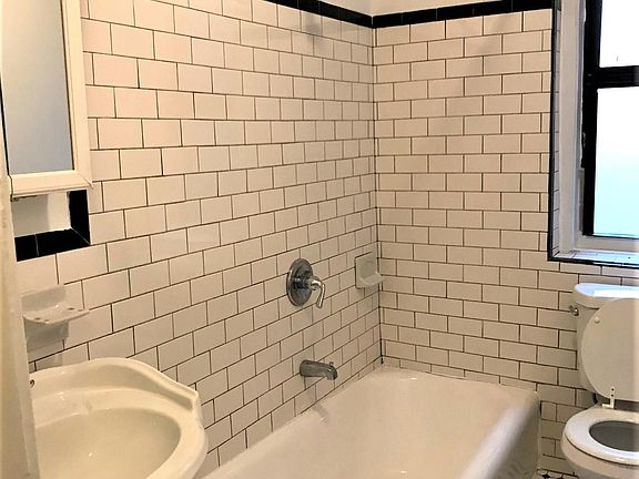 4th image of 2765 Matthews Ave