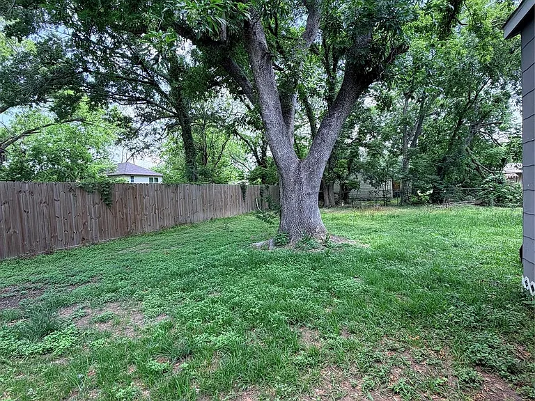 516 Hurst St — Photo 20