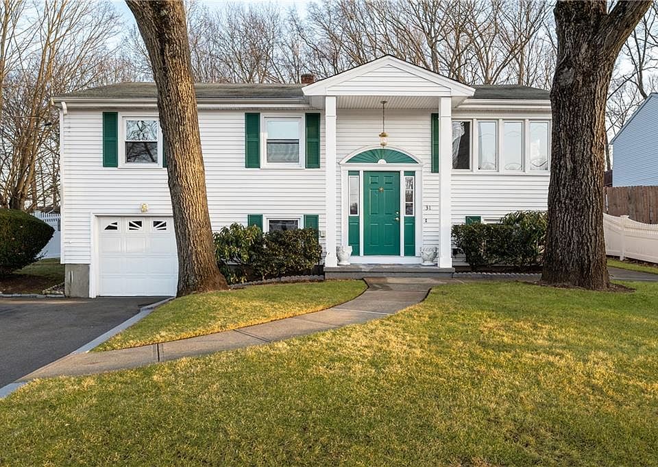 31 Delaware Ave Cumberland Ri 02864 Zillow