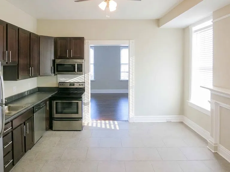 Large Eat-in Kitchen