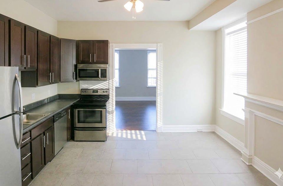 Large Eat-in Kitchen