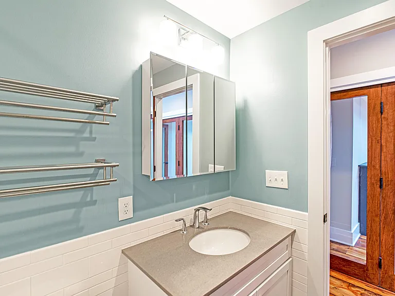 325 D St SE — Photo 58