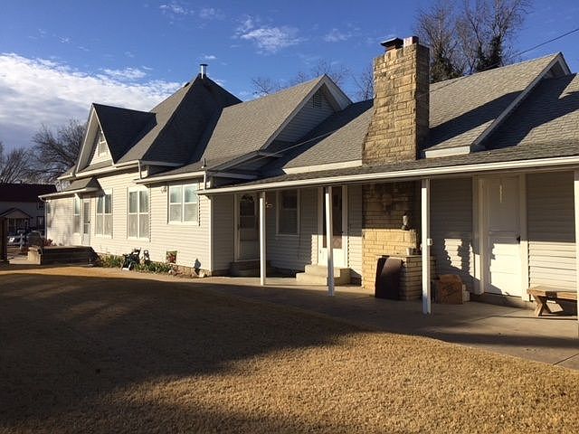 1st image of 315 E 10th St