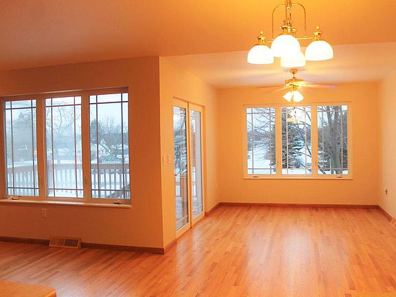 2nd image of 1514 Nutmeg Ct