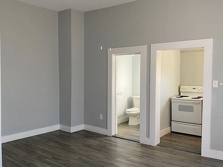 1318 Willow St #6 — Photo 2