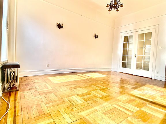 3rd image of 121 7th Ave APT 3R