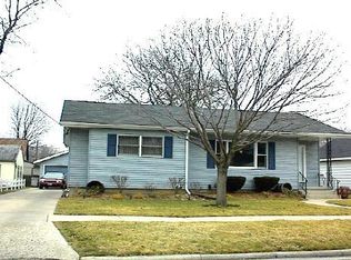 206 E 2nd St, Dundee, IL 60118