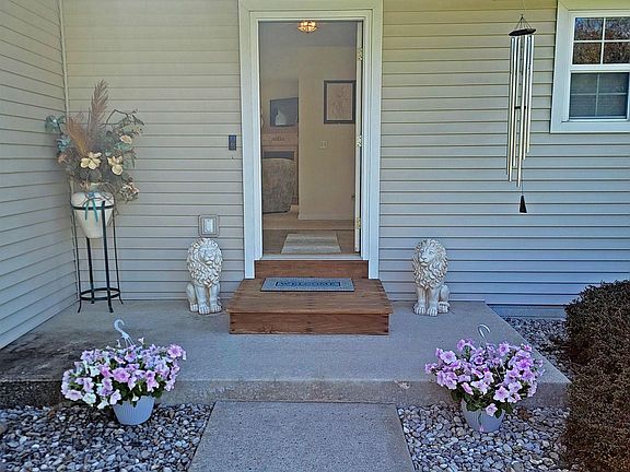 3rd image of 1725 Chartwell Dr