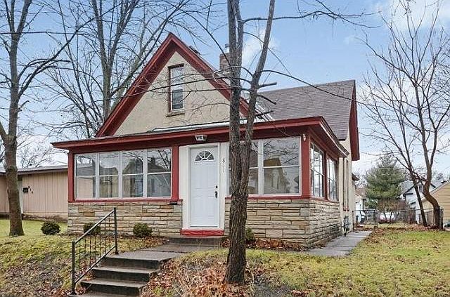 1st image of 811 Van Buren Ave