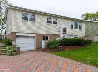 8967 W 91st Pl, Hickory Hills, IL