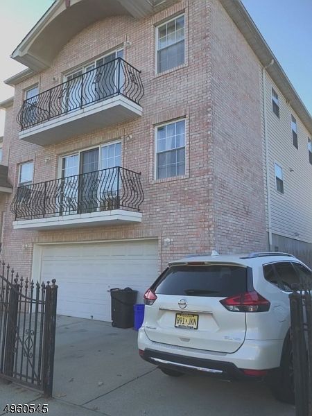 2nd image of 654 N 9th St #656