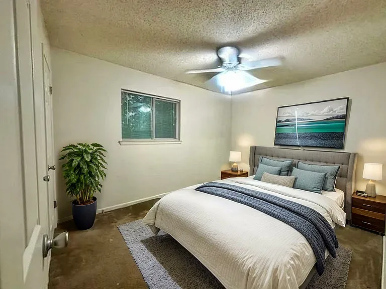 South Castle Apartments — Photo 32
