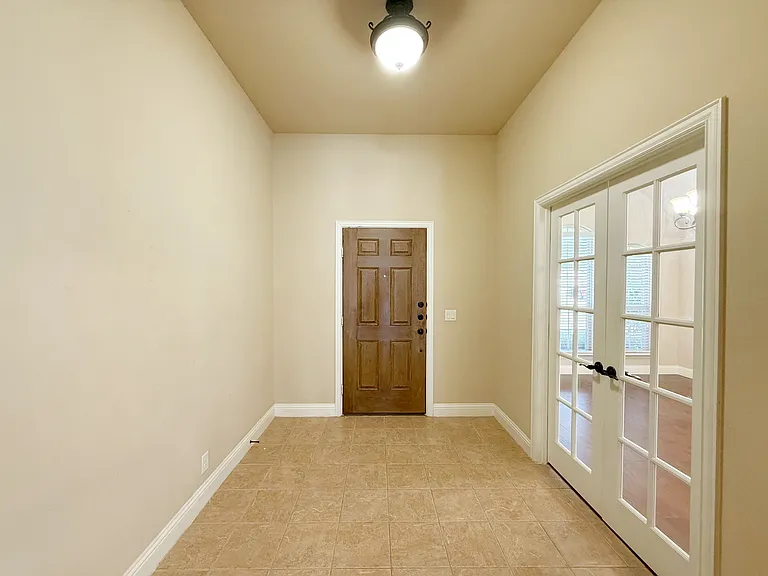 4303 Oak Bluff Dr — Photo 5