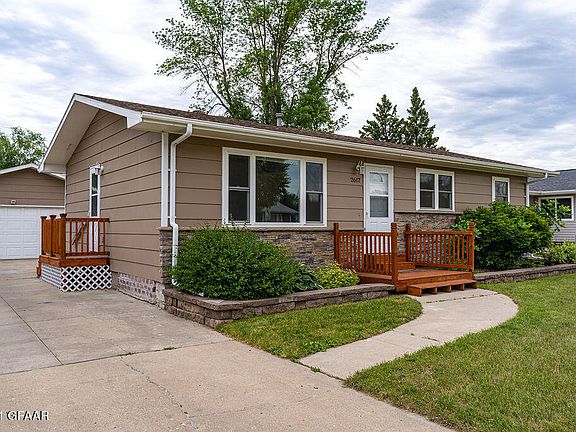 2nd image of 2617 Crescent Dr