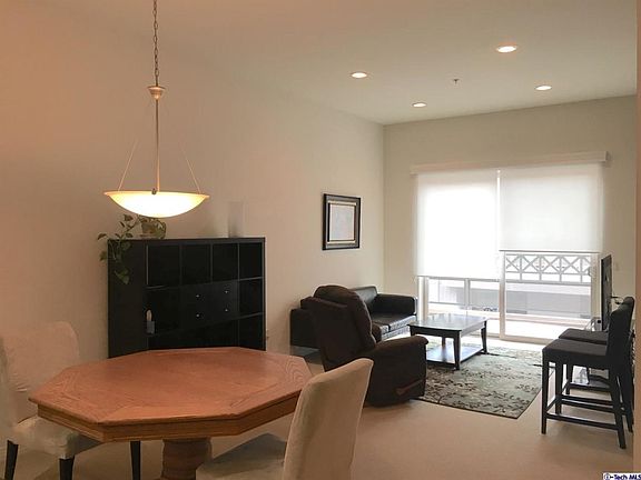 4th image of 931 E Walnut St Unit 611