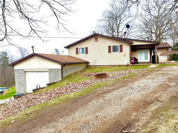 1012 Dugan Rd, Belpre, OH 45714