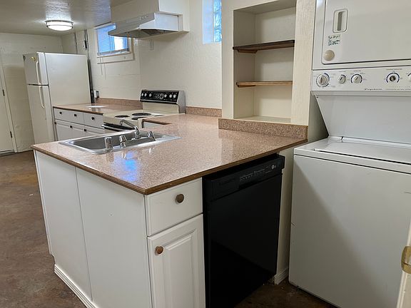 4th image of 555 W 9th St #B