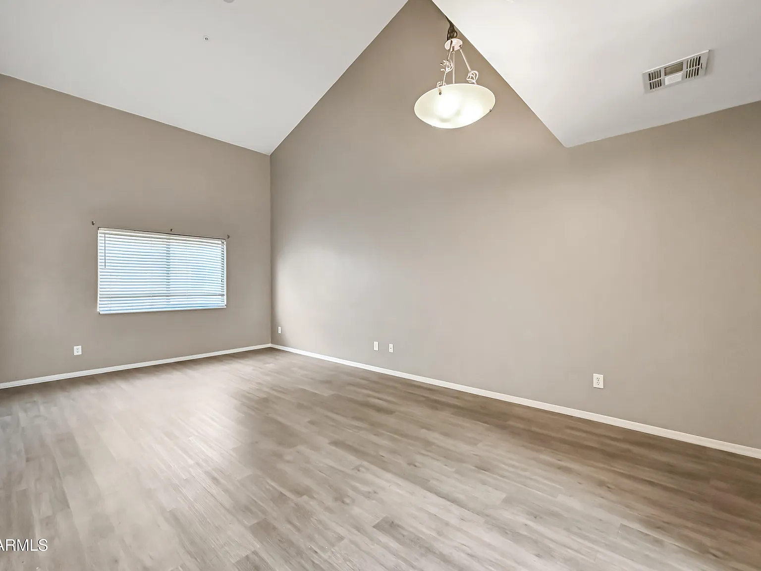 3 bed, 2.5 bath, 1602 sqft, $2,100 — Photo 3