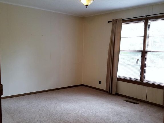 5th image of 675 Clover Hill Dr