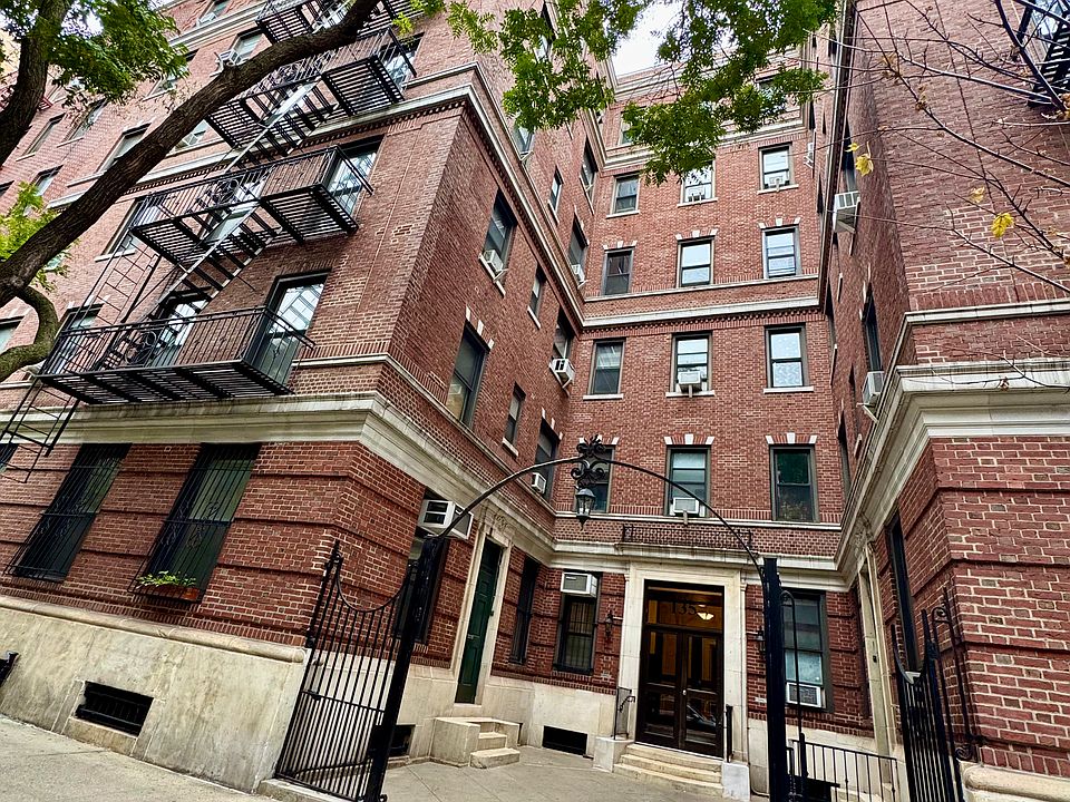 1st image of 135 W 16th St APT 28
