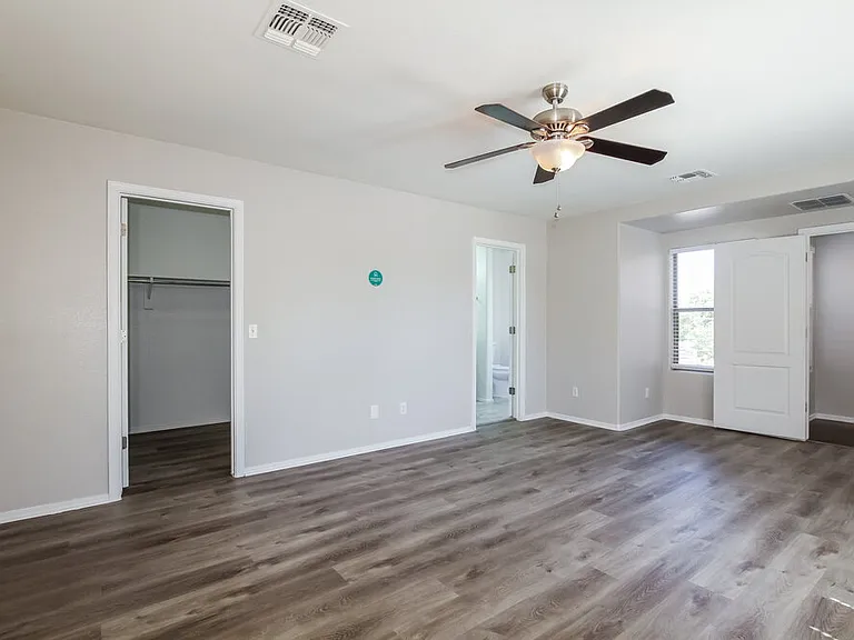 18538 W Fairway Dr — Photo 10