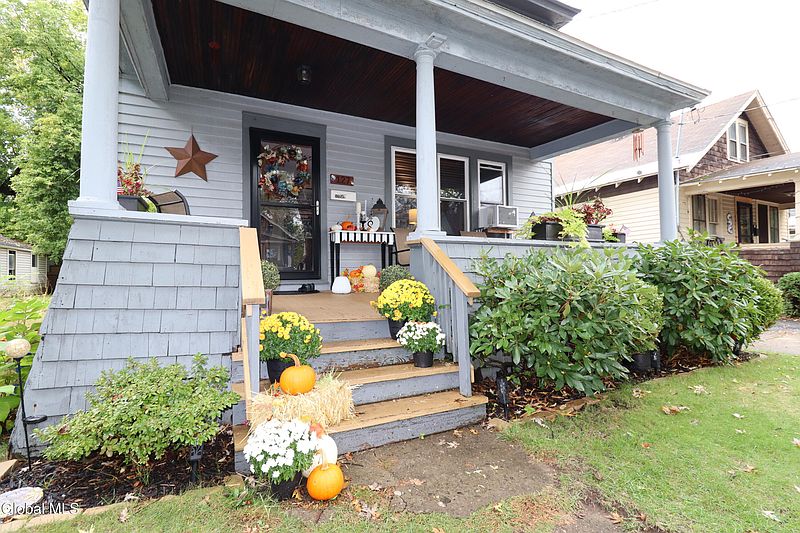 2nd image of 127 Swan Street