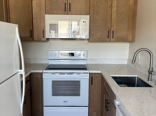 859 Commercial Ave #4
